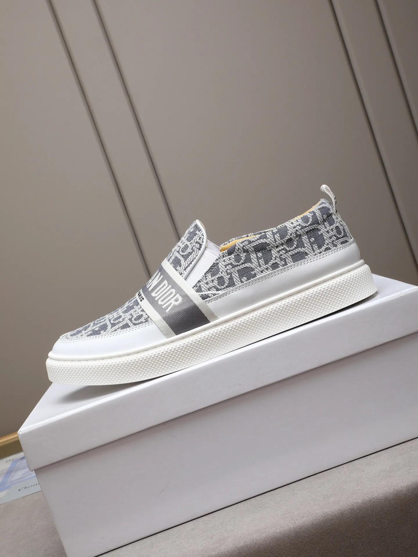 PP400 Dior upper cowhide ➕Dior classic fabric ➕Leather lining original non-slip wear-resistant lightweight soft outsole Style category: men's casual shoes, trendy style, comfortable on the feet Color: actual picture color 38-44 size (45 customized)